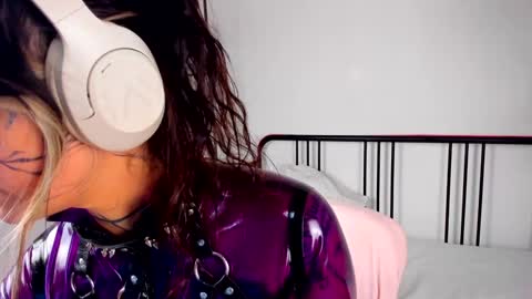 Snapshot of lady_sontse_ chatting on February 6, 2025, 5:09 pm Mia online show from February 6, 2025, 5:09 pm