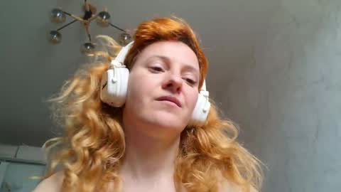 Sima Ladybigsmile online show from May 2, 2026, 10:09 am