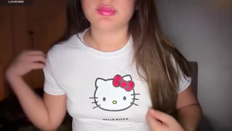 Snapshot of ladybird21 chatting on March 17, 2026, 5:44 am Aria online show from March 17, 2026, 5:44 am