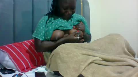 Snapshot of ladyblossoms19 chatting on December 6, 2024, 6:28 pm lindah32 online show from December 6, 2024, 6:28 pm