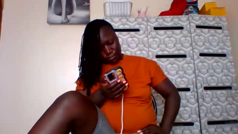 Snapshot of ladyblossoms19 chatting on December 21, 2024, 12:16 pm lindah32 online show from December 21, 2024, 12:16 pm