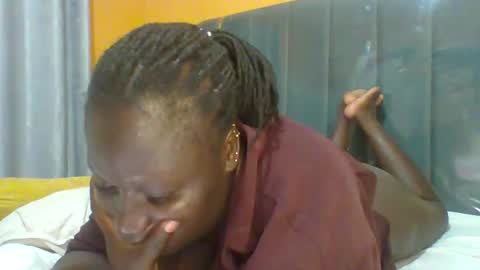 lindah32 online show from April 28, 2026, 2:27 am