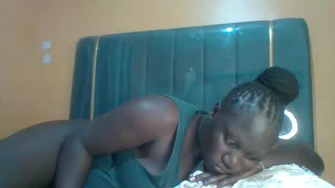 lindah32 online show from May 6, 2026, 12:52 am