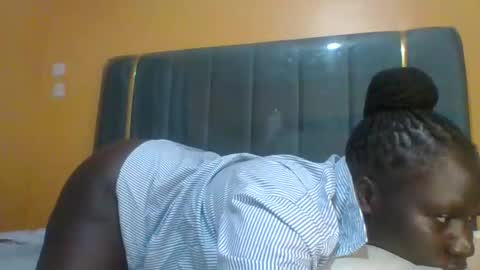 lindah32 online show from May 6, 2026, 11:54 pm