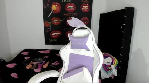 ladyboom18 online show from February 1, 2025, 12:07 am
