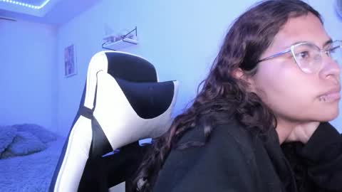  Lady  online show from September 18, 2025, 2:35 am