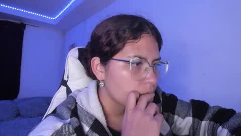  Lady  online show from November 9, 2025, 2:10 am