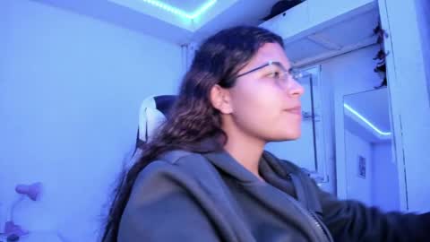  Lady  online show from May 6, 2026, 3:57 am