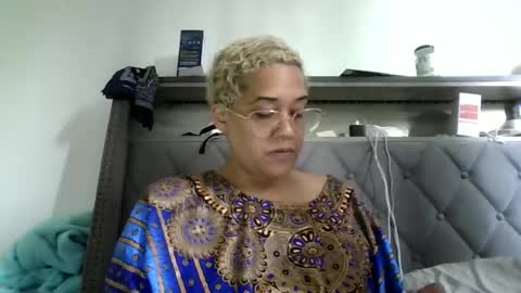 Snapshot of ladycinnabon chatting on June 19, 2026, 5:39 pm Stephanie online show from June 19, 2026, 5:39 pm