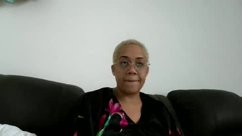 Snapshot of ladycinnabon chatting on July 25, 2026, 2:25 pm Stephanie online show from July 25, 2026, 2:25 pm