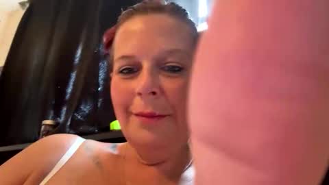 ladyillusion82 online show from May 28, 2026, 4:48 pm