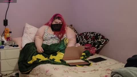 ladykitsunebig online show from June 6, 2026, 9:19 pm