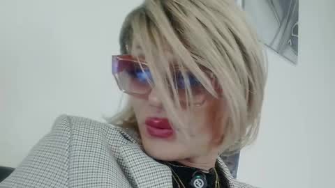 Oxana online show from May 5, 2026, 1:13 am
