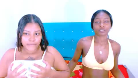 Snapshot of ladypussy69779756 chatting on December 18, 2024, 5:00 pm laura online show from December 18, 2024, 5:00 pm