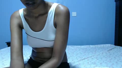 ladyqeeen online show from February 6, 2025, 5:46 am