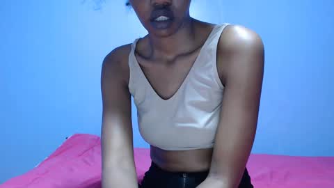 ladyqeeen online show from February 17, 2025, 2:09 am