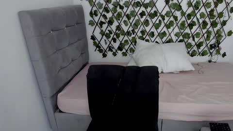 Snapshot of ladysexy_hot19 chatting on January 14, 2025, 12:03 pm Ladysexy hot19  online show from January 14, 2025, 12:03 pm