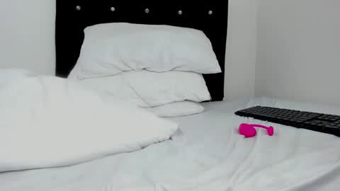 Snapshot of ladysexy_hot19 chatting on March 8, 2025, 3:06 am Ladysexy hot19  online show from March 8, 2025, 3:06 am