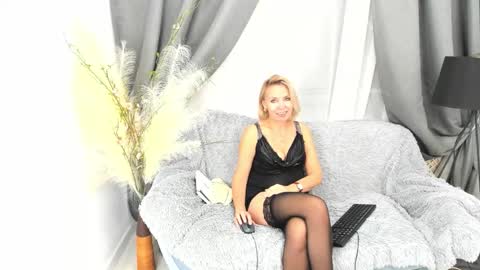 Snapshot of ladysexyx chatting on October 21, 2025, 2:40 pm ladysexyx online show from October 21, 2025, 2:40 pm