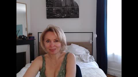 ladysexyx online show from March 19, 2026, 12:42 pm