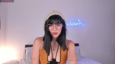 Snapshot of laena_arryn chatting on July 16, 2026, 11:33 pm Laena Arryn online show from July 16, 2026, 11:33 pm