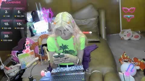 Skinnygirl online show from November 12, 2025, 12:55 am