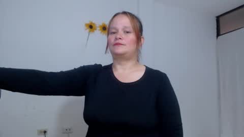 Snapshot of lahurent_weed420 chatting on November 11, 2025, 7:58 pm paola and a guest lol online show from November 11, 2025, 7:58 pm