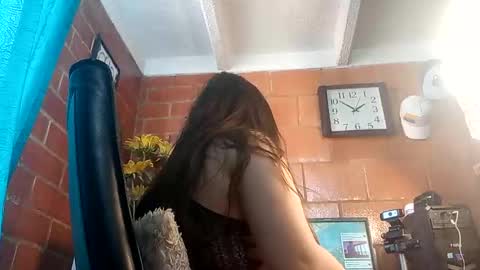 laia_hadid online show from November 17, 2025, 6:46 pm