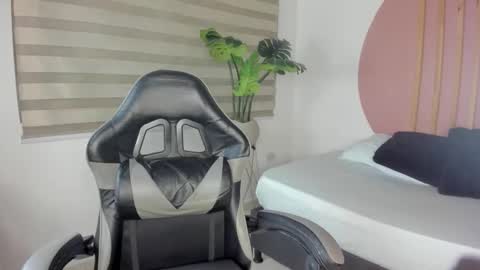 L A I A online show from January 15, 2026, 3:22 am