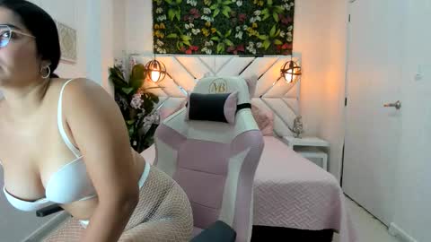Laia roose  online show from September 15, 2025, 11:21 am