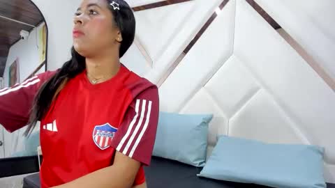laila_5 online show from May 16, 2026, 9:24 pm