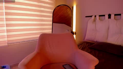 Laila  online show from February 26, 2026, 1:43 pm