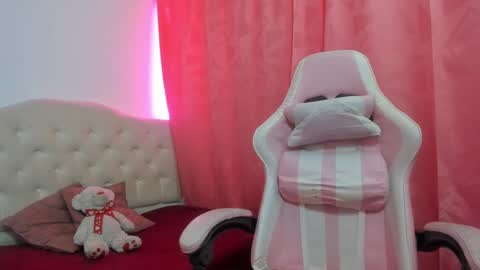 Snapshot of lailahdark chatting on September 14, 2025, 4:44 am Camila online show from September 14, 2025, 4:44 am