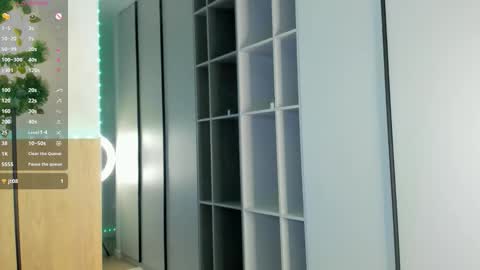 Julia online show from February 6, 2026, 8:12 pm