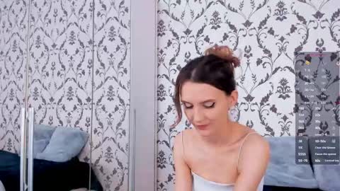Julia online show from May 7, 2026, 6:52 am