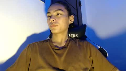 lalakinghugecock_2 online show from September 18, 2025, 8:22 pm