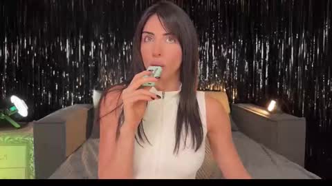 Ellina online show from January 10, 2026, 6:20 pm