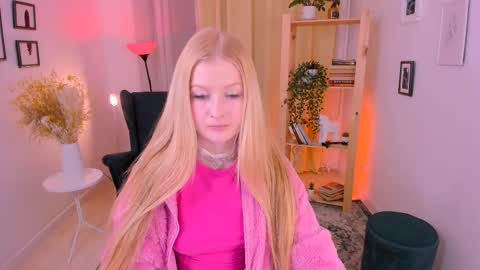Laly online show from March 12, 2025, 4:56 pm