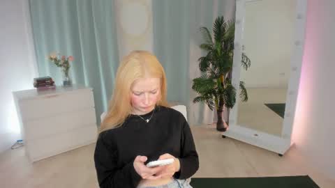 Laly online show from June 16, 2026, 11:57 am