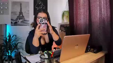  Lana  online show from June 11, 2026, 7:01 pm