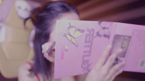 Snapshot of lana_dreams_ chatting on October 7, 2025, 12:19 am Lana online show from October 7, 2025, 12:19 am