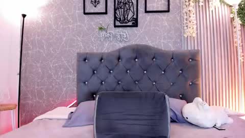 lana_gill online show from April 24, 2026, 7:05 pm