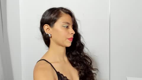 Lana ROMAN online show from December 6, 2024, 7:45 pm