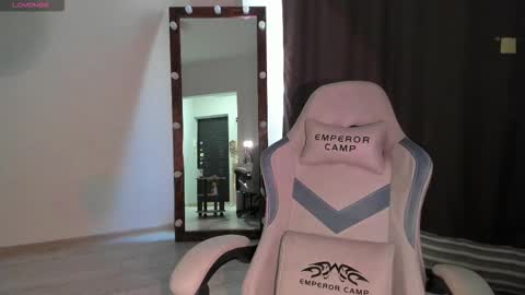 Lana online show from October 2, 2025, 10:22 am