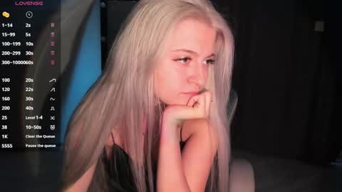 Lana online show from October 20, 2025, 9:43 am