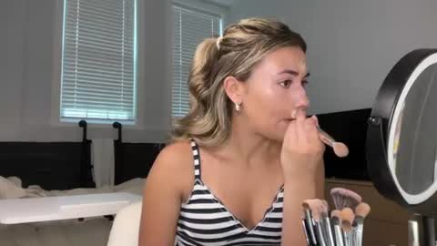 Lana online show from August 3, 2026, 1:16 pm