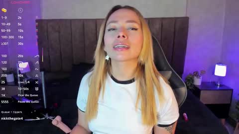 Snapshot of lanaamills chatting on November 9, 2025, 3:38 am Lana online show from November 9, 2025, 3:38 am