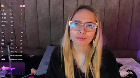 Snapshot of lanaamills chatting on November 9, 2025, 3:43 pm Lana online show from November 9, 2025, 3:43 pm