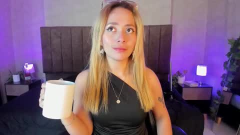 Snapshot of lanaamills chatting on November 12, 2025, 3:18 am Lana online show from November 12, 2025, 3:18 am