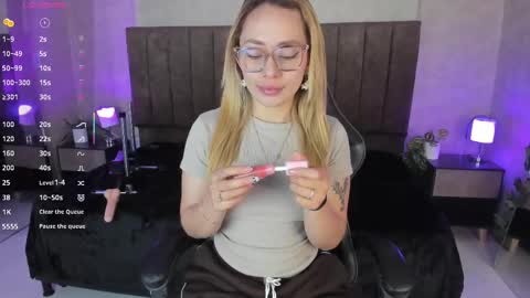 Snapshot of lanaamills chatting on November 15, 2025, 5:05 am Lana online show from November 15, 2025, 5:05 am